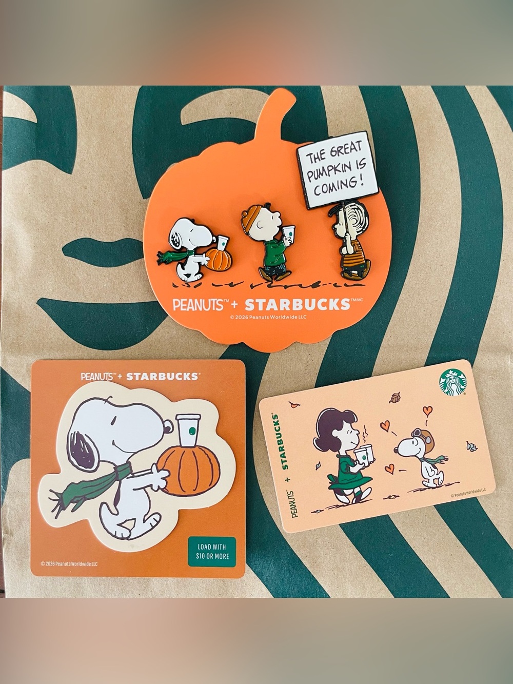 Starbucks x Peanuts Halloween Snoopy enamel Pin & Card Set -